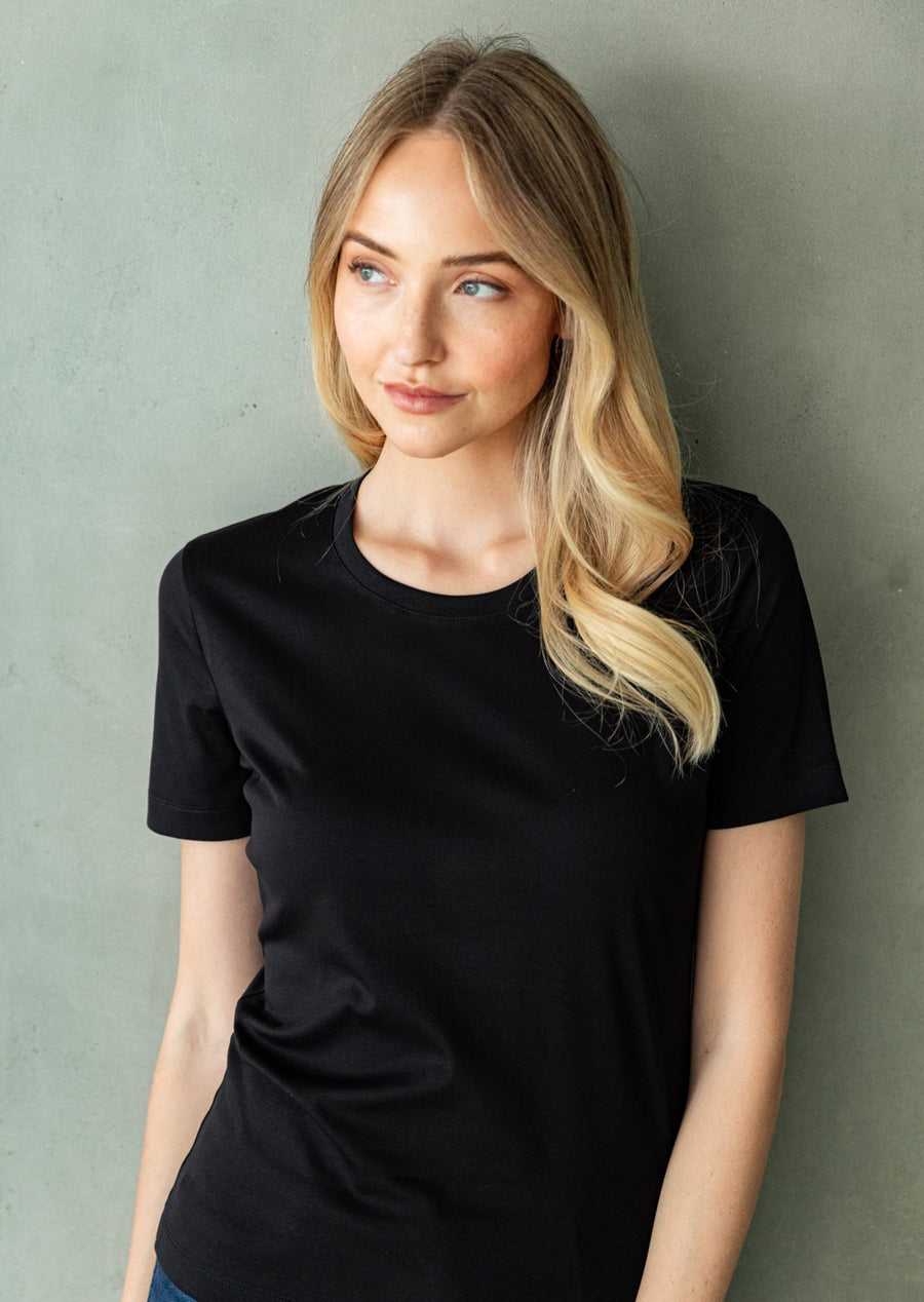 dámské černé tričko, lesklé, women's black T-shirt, shiny